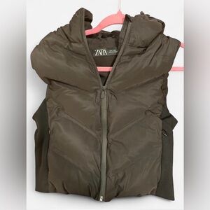 ZARA Black Cropped Puffer Vest – M